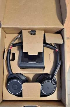 Plantronics Voyager Focus UC Bluetooth Headphone USB w/ Charging Stand