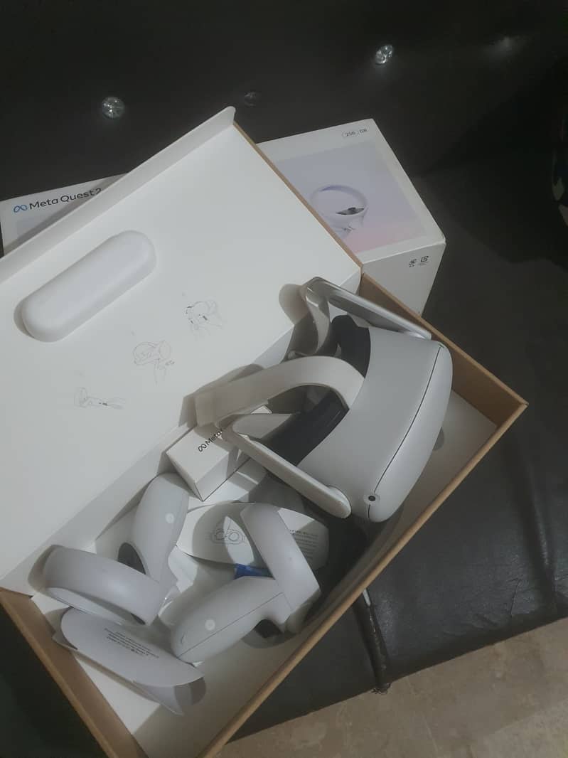 oculus / meta quest 2 256gb with around 130 best vr headset games 4