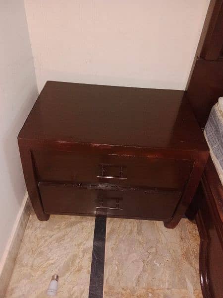 Sell My King Size Bed+2 Side Table Without metres 1