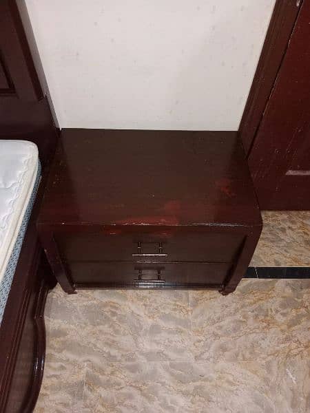 Sell My King Size Bed+2 Side Table Without metres 6