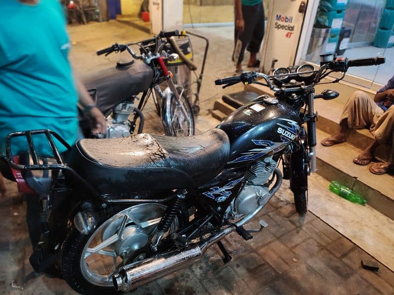 Suzuki GS 150 with rims. 3