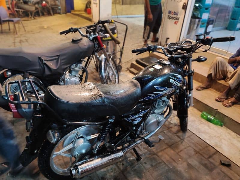 Suzuki GS 150 with rims. 4