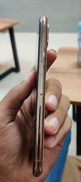 IPHONE XS  512 GB GOLD COLOUR 2