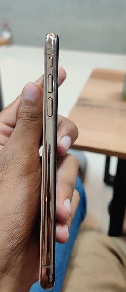 IPHONE XS  512 GB GOLD COLOUR 4