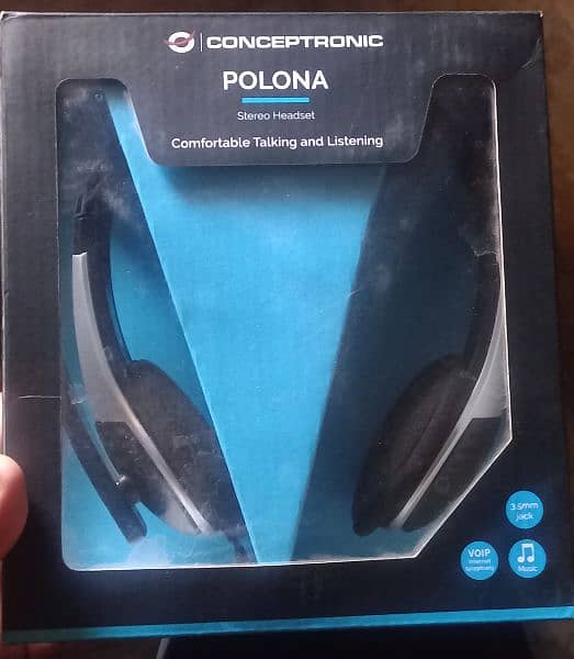 4 pieces polana headphone , attach with mobile, laptop all device. 2