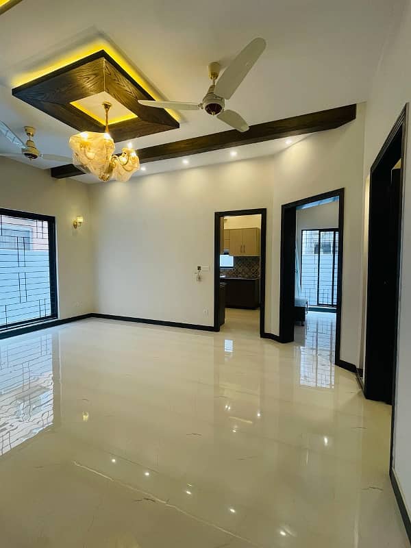 10 Marla Fabulous Bungalow On Top Location For Sale In Bankers Avenue Society Near DHA Phase 7 Lahore 3