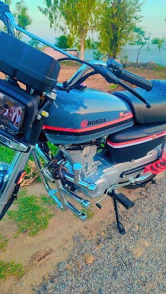 Honda CG 125 Model 2024 Just 2000km Use (Need Cash) 2