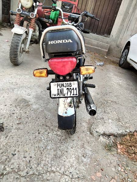 Honda CD70 3