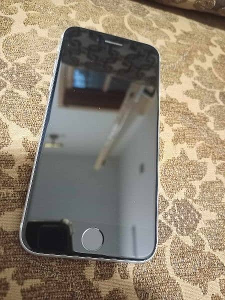 iphone SE 64gb mint condition dition 1