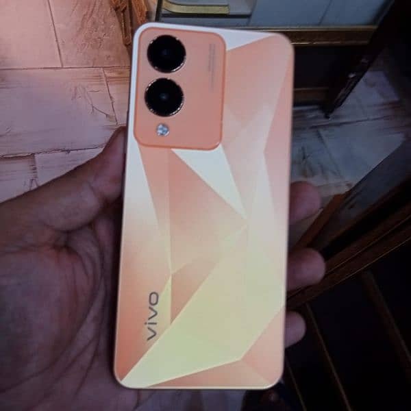 vivo y17s 6gb 128gb condition 10 by 10 mobile and charger 4