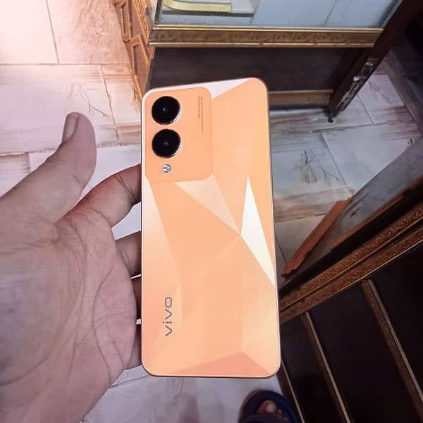 vivo y17s 6gb 128gb condition 10 by 10 mobile and charger 5