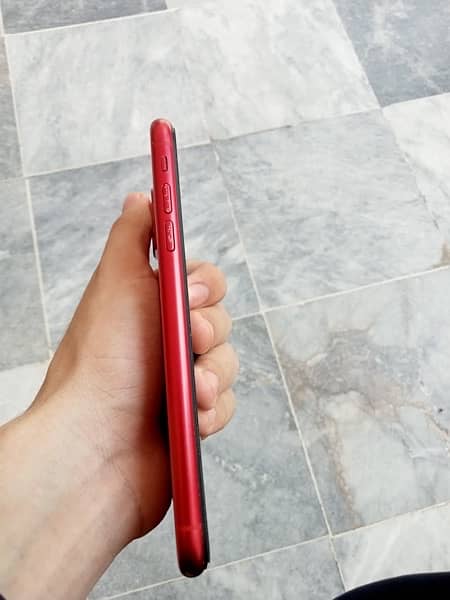 iphone 11 jv red color 9/10 condition 2