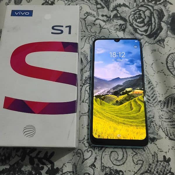 Vivo S1 Phone 4+1/128GB. With Box. 0