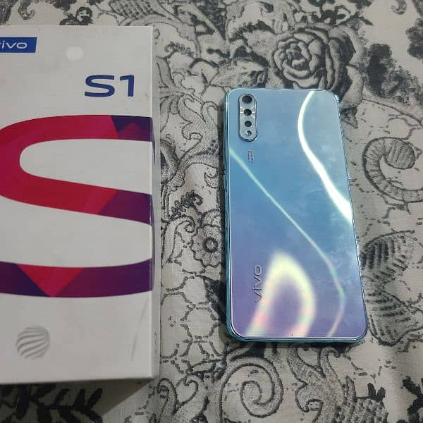 Vivo S1 Phone 4+1/128GB. With Box. 2