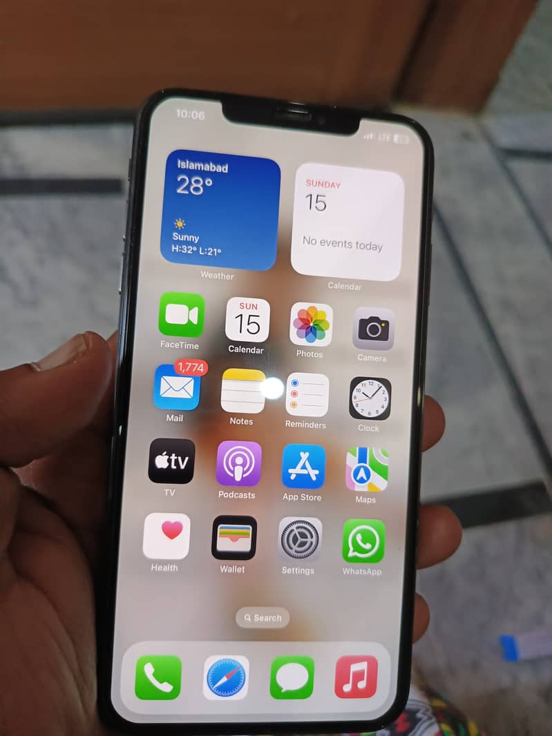 Iphone xsmax . . . Pta approved 64gb 4