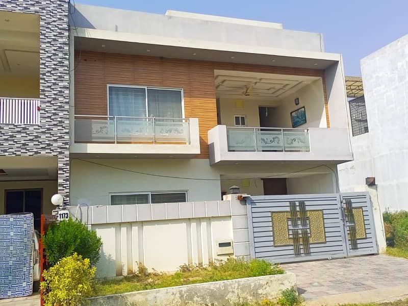 Mpchs B17 islamabad 8 Marla double story house for sale 1