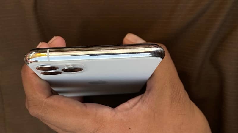 IPHONE 11 PRO MAX | DOUBLE SIM PTA | WHITE COLOUR | LUSH CONDITION 3