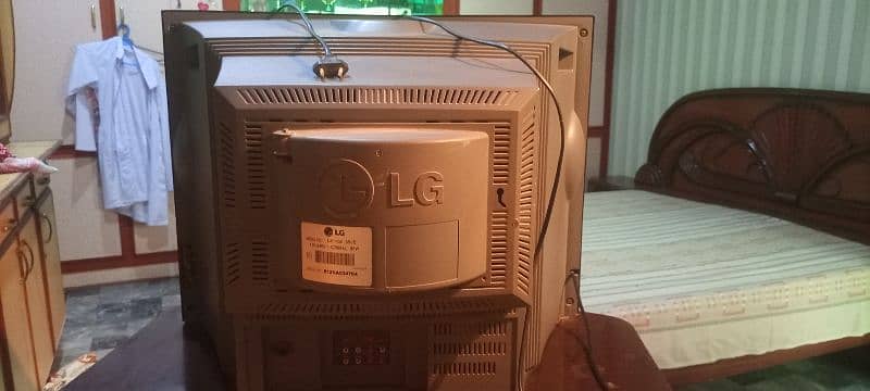 LG Lafinion 55VE & TV Trolley 4