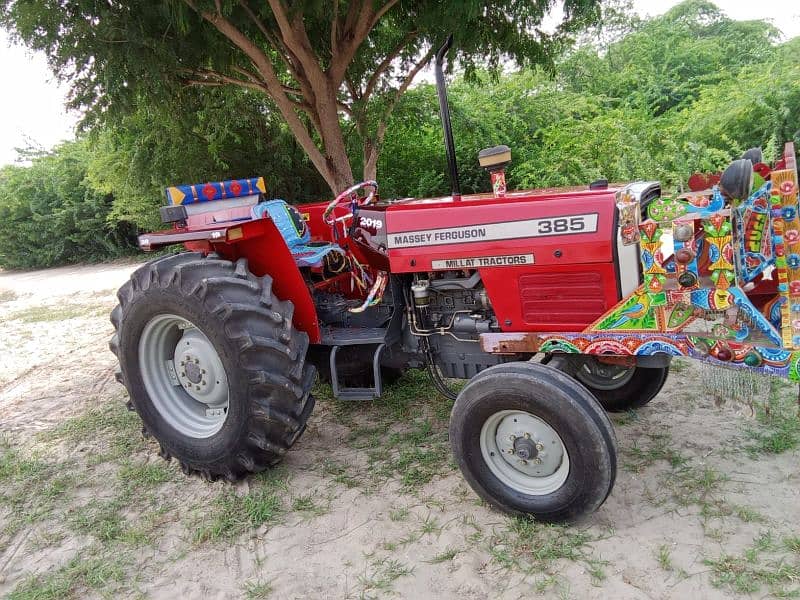 Massey Ferguson tractor 385 0