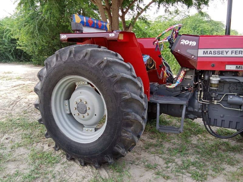 Massey Ferguson tractor 385 3