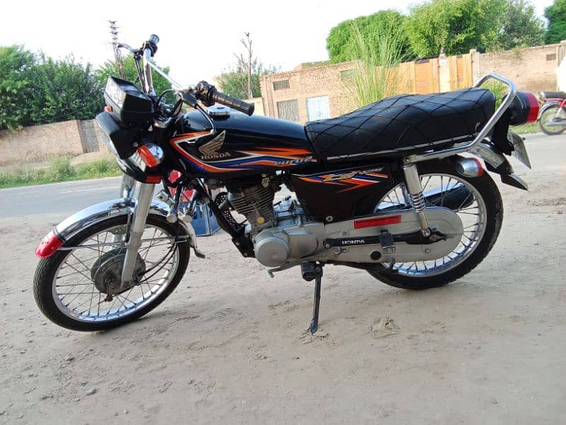 Honda 125 18 model lush condition 3