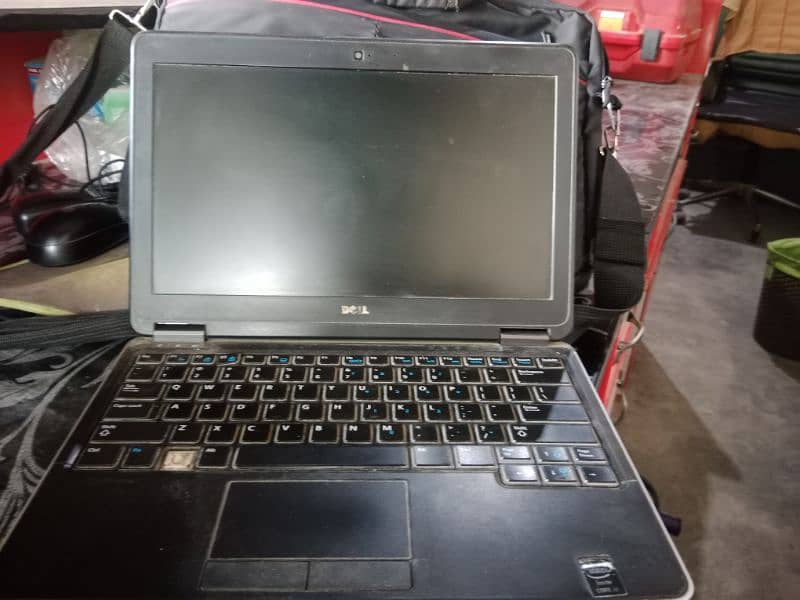 Dell Latitude E7240 1