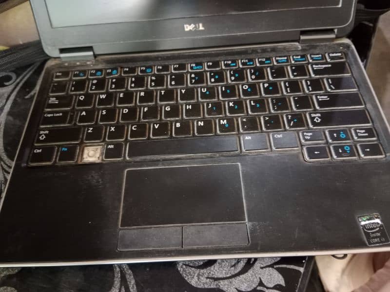 Dell Latitude E7240 2