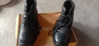 Safety shoes