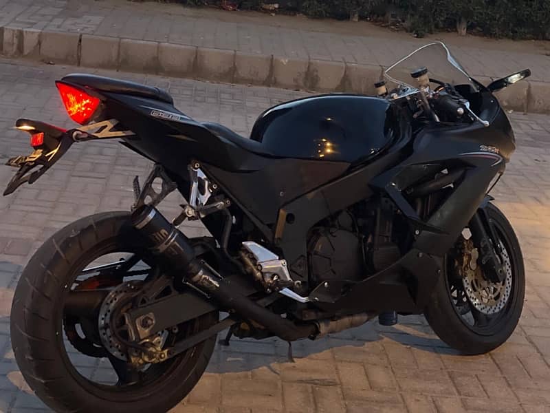 Heavy sports bike Kawasaki modified into ZX6R in perfect condition!! 8