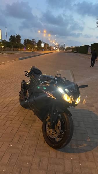 Heavy sports bike Kawasaki modified into ZX6R in perfect condition!! 9