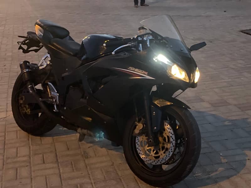 Heavy sports bike Kawasaki modified into ZX6R in perfect condition!! 11