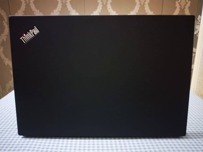 T490  i7  8  Generation Ram 8GB DDR4 256GB SSD  M2 1