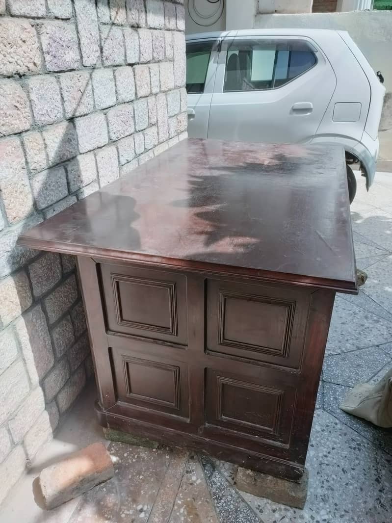 Office executive table for sale 1