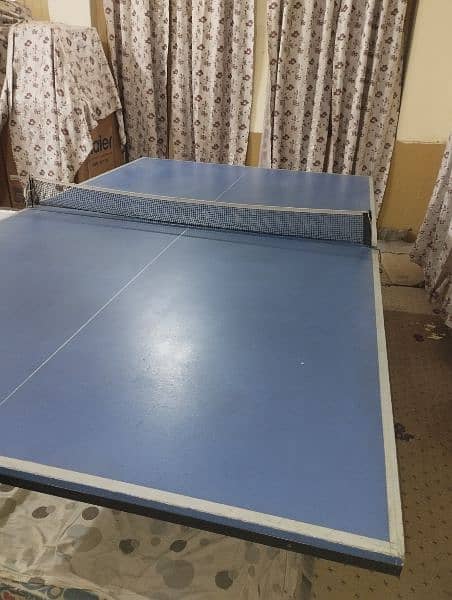 Table Tennis in good condition with net and one racket 2