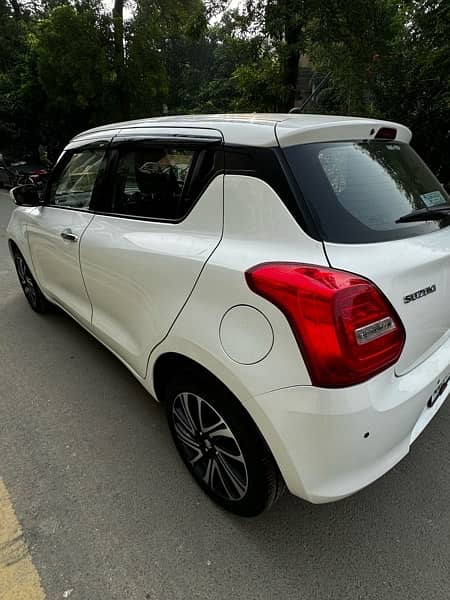 Suzuki Swift 2022 GLX CVT 12