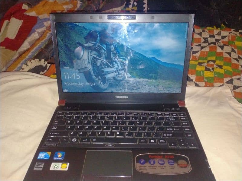 TOSHIBA LAPTOP. 4+128 SSD MEMORY 4