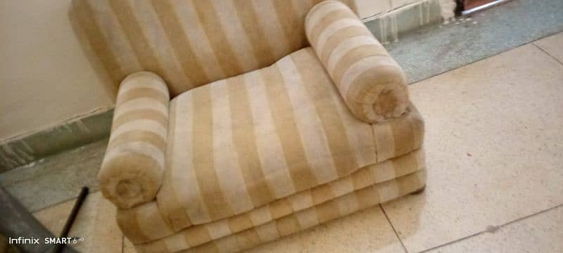 5 seater sofa urgent sale krna hy 2