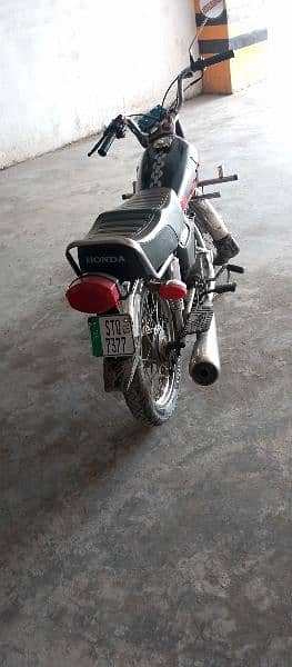 i am selling honda 125 4 model 0317-5372592 my whatsaap number 3