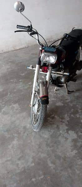 i am selling honda 125 4 model 0317-5372592 my whatsaap number 4