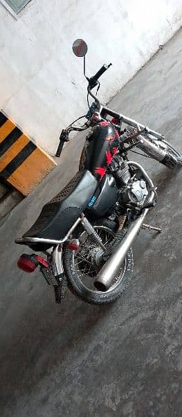 i am selling honda 125 4 model 0317-5372592 my whatsaap number 5