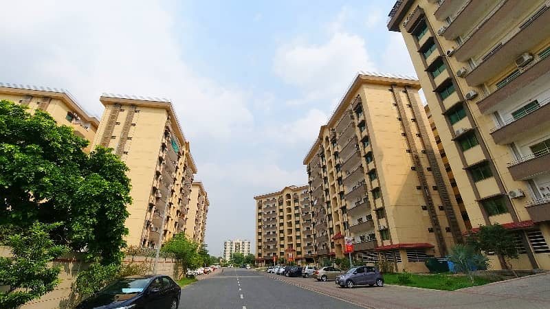 Prime Location Askari 11 - Sector B Apartments Flat Sized 10 Marla For sale 1