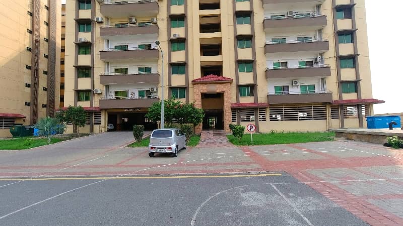 Prime Location Askari 11 - Sector B Apartments Flat Sized 10 Marla For sale 2