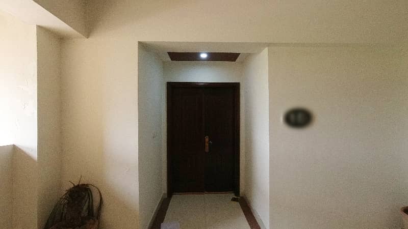 Prime Location Askari 11 - Sector B Apartments Flat Sized 10 Marla For sale 4