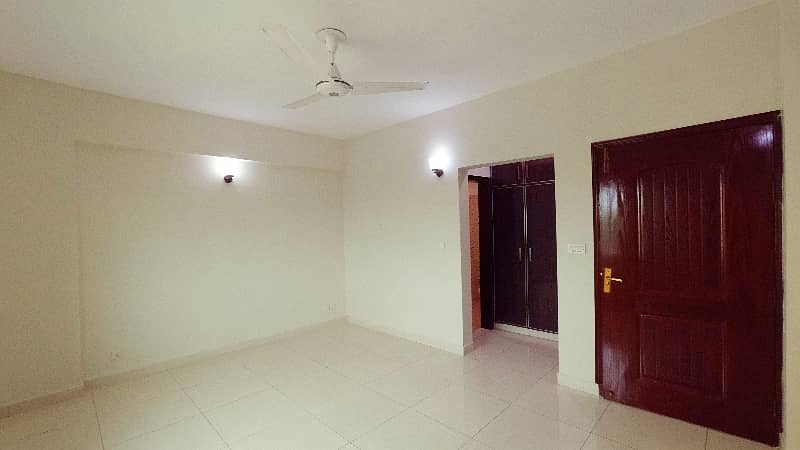 Prime Location Askari 11 - Sector B Apartments Flat Sized 10 Marla For sale 14