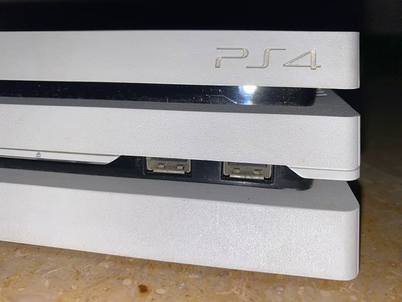 PS4 PRO 1 TB - White Play Station From UK 1