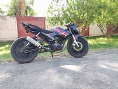 neat and clean full modified ybr just buy and ride