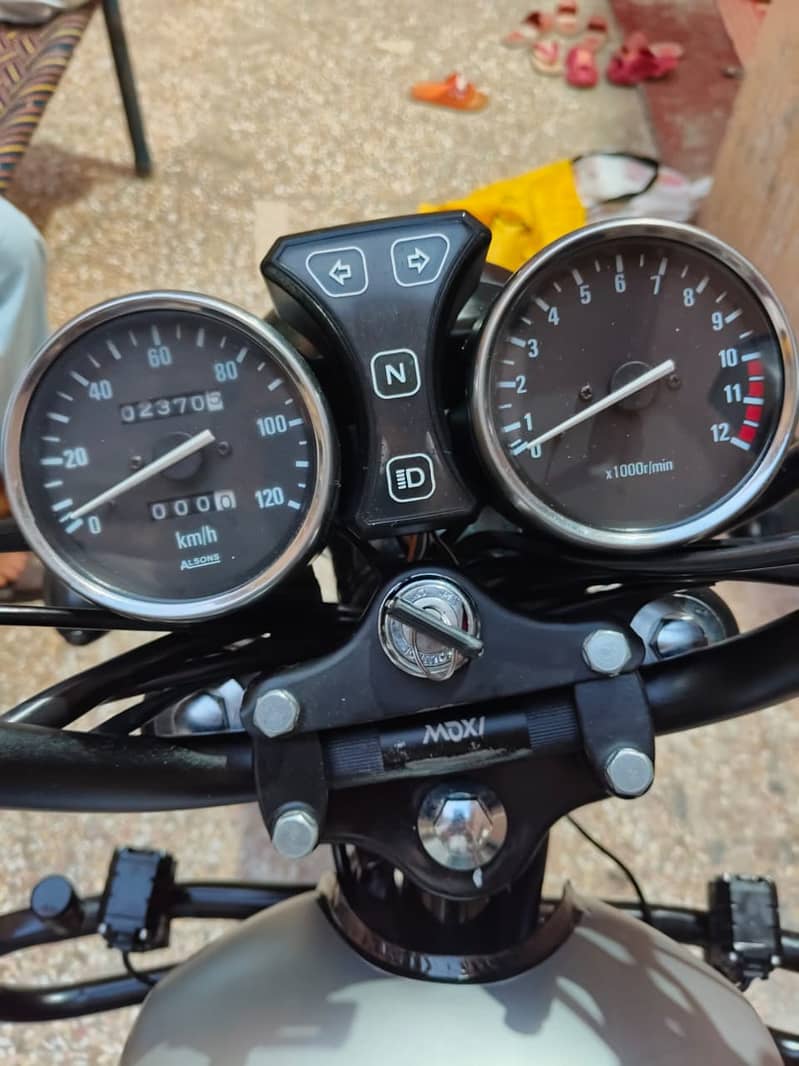 Suzuki GS 150 SE 2022 3