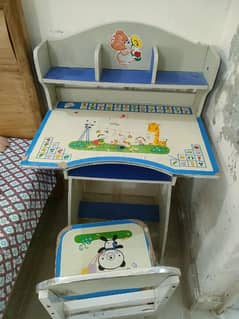 kids study table and chair