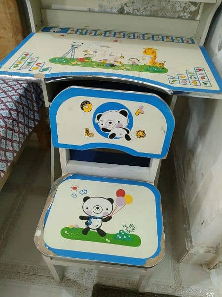 kids study table and chair 3