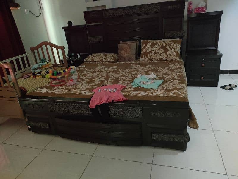 King size bed with side tables 1